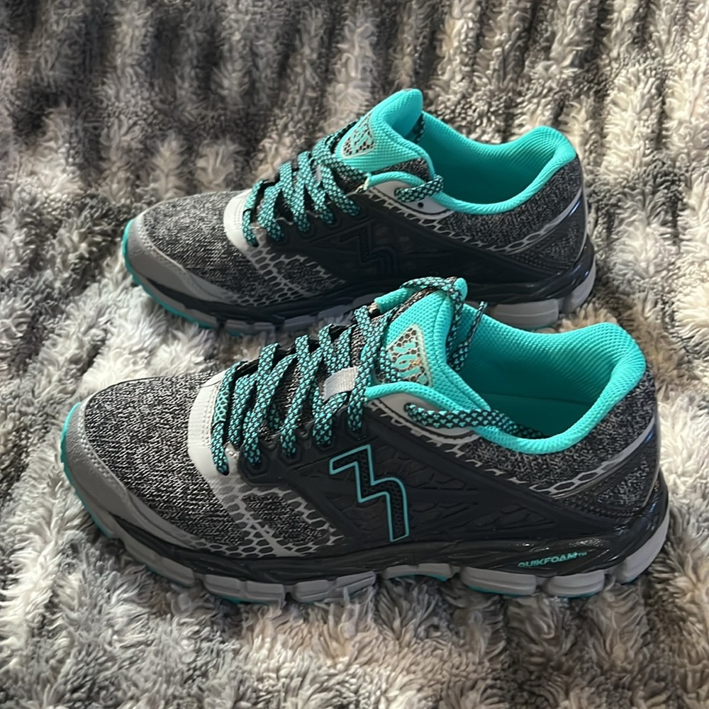 361 Degrees -Santiago: Womens Athletic Shoe (201620504-0607) Sleet/ Ebony